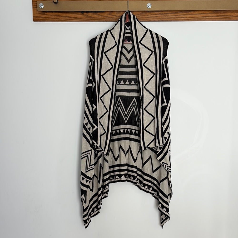 t/o Black and White Geometric Knit Cardigan